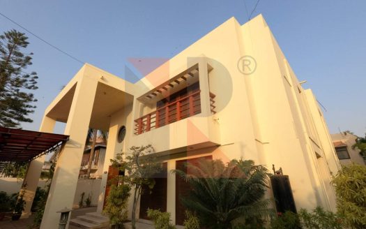 1000 Yards Bungalow for Rent in Clifton Block 5